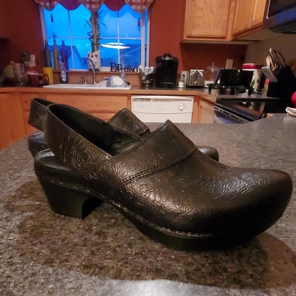 dansko shelly work clog